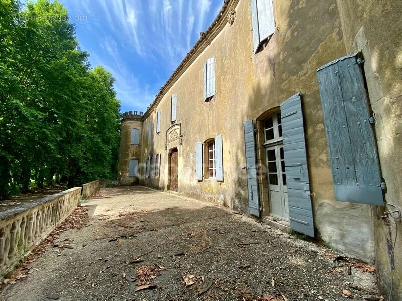 Dpt Gard (30), à vendre dans le Gard, propriété viticole en AOP Côtes du Rhône sur 25 hectares avec Château du XVème siècle - photo 3