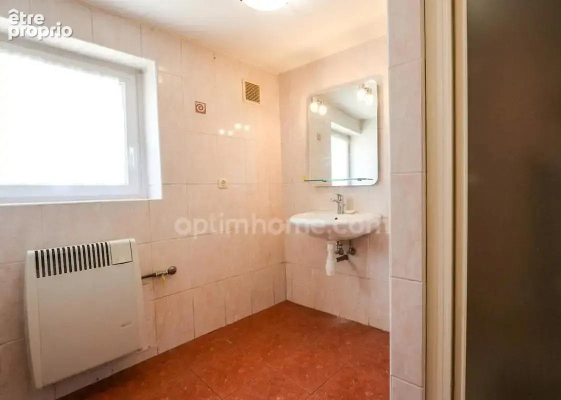 Neufchef - maison de village 5 pieces de 128 m² au coeur de la ville ! a renover ! - photo 4
