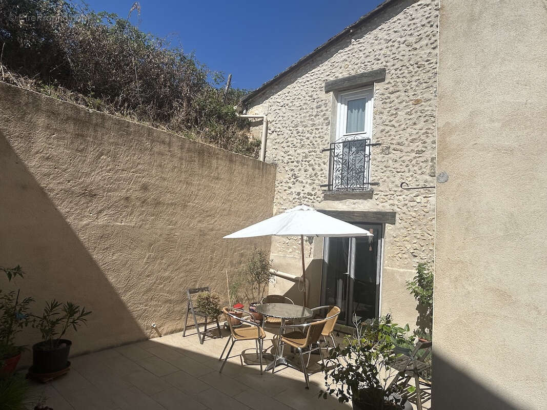 Maison de village rénovée avec gout, 2 chambres, services a 2 pas. - photo 10