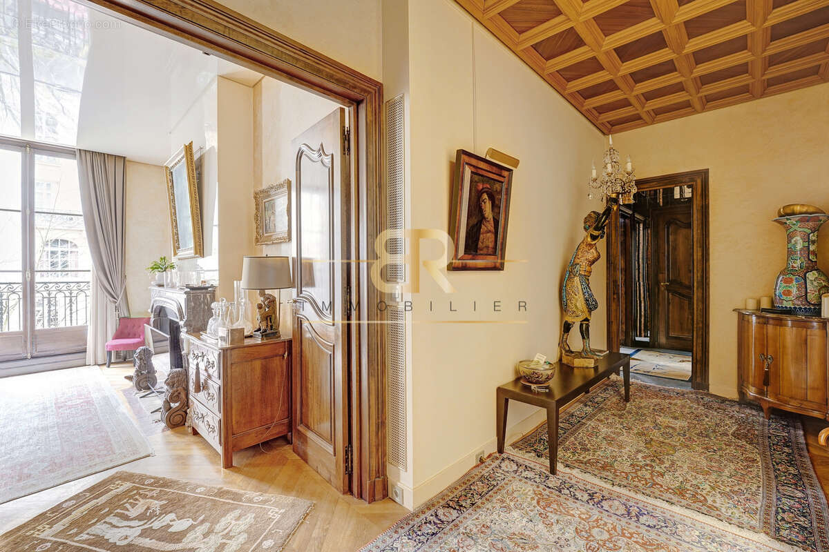 Appartement à PARIS-7E