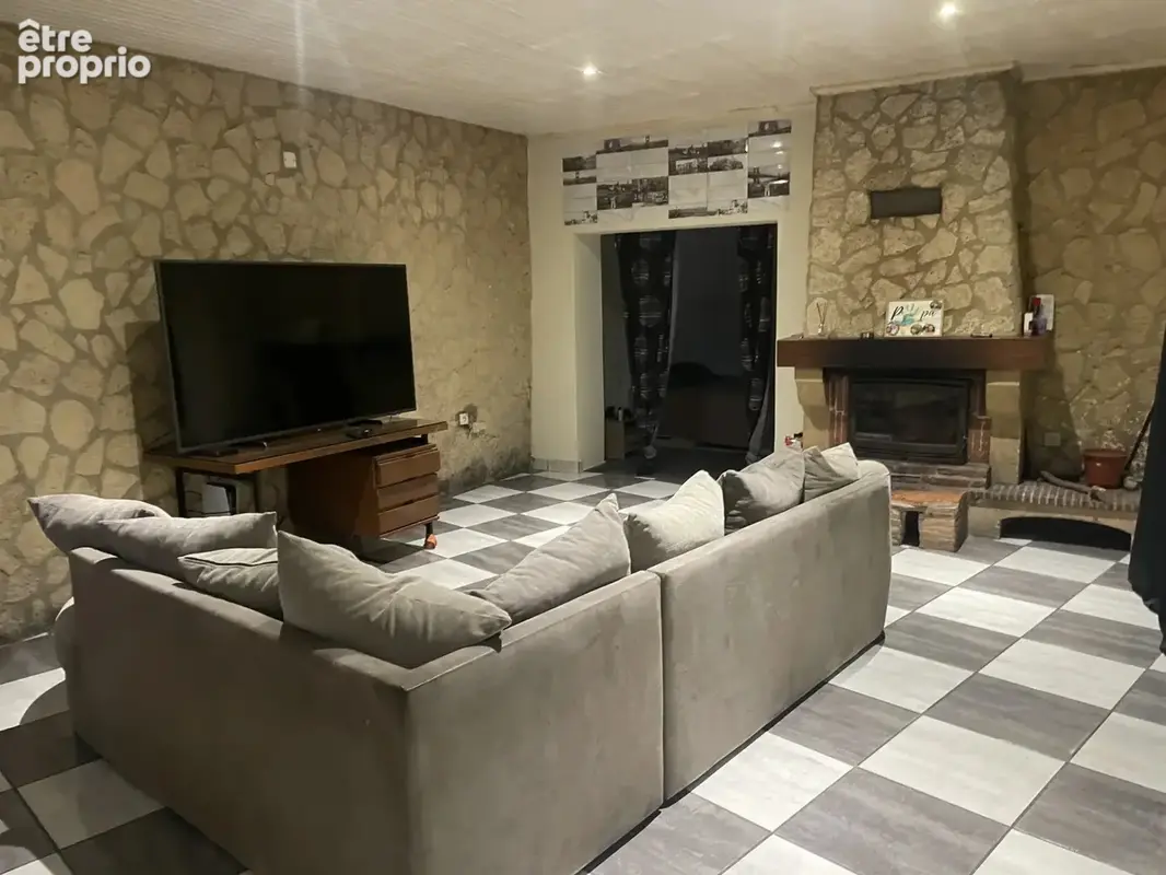 GRANDE MAISON avec 2 garages. - photo 3