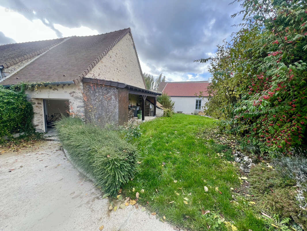 Maison à LOUAN-VILLEGRUIS-FONTAINE