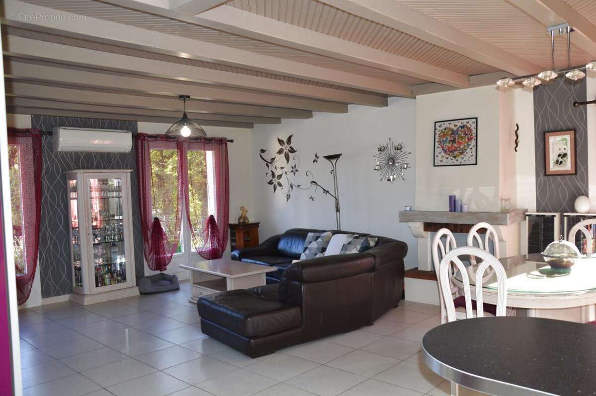 Maison à SAINT-GEORGES-DE-POINTINDOUX