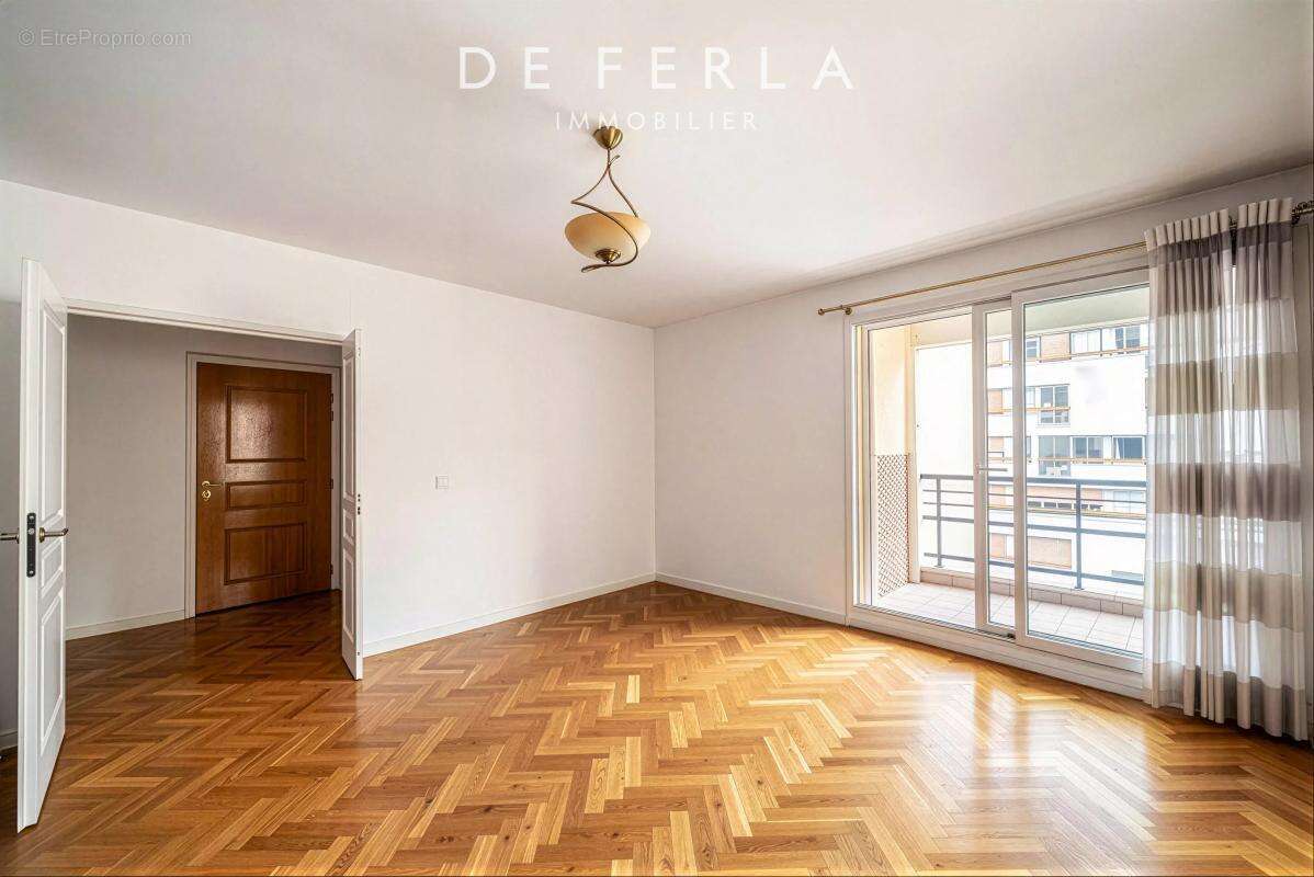 Appartement à PARIS-15E