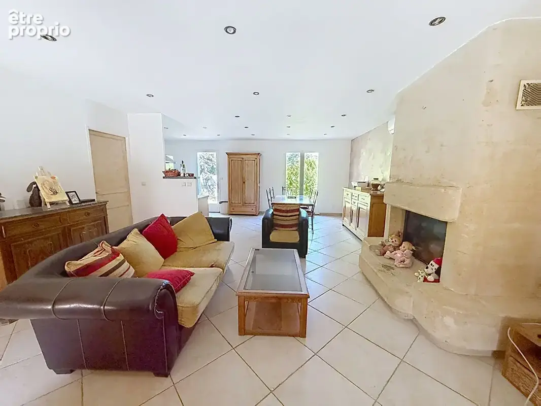 CADENET  Plain-pied, 3 chambres, piscine et terrain de 2 000 m² - photo 3