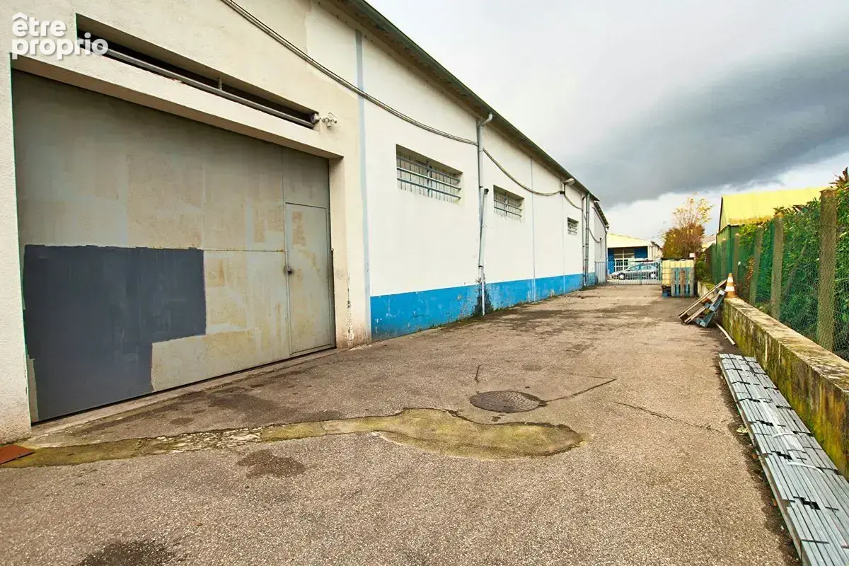Saint-pierre-de-chandieu : entrepôt - photo 2