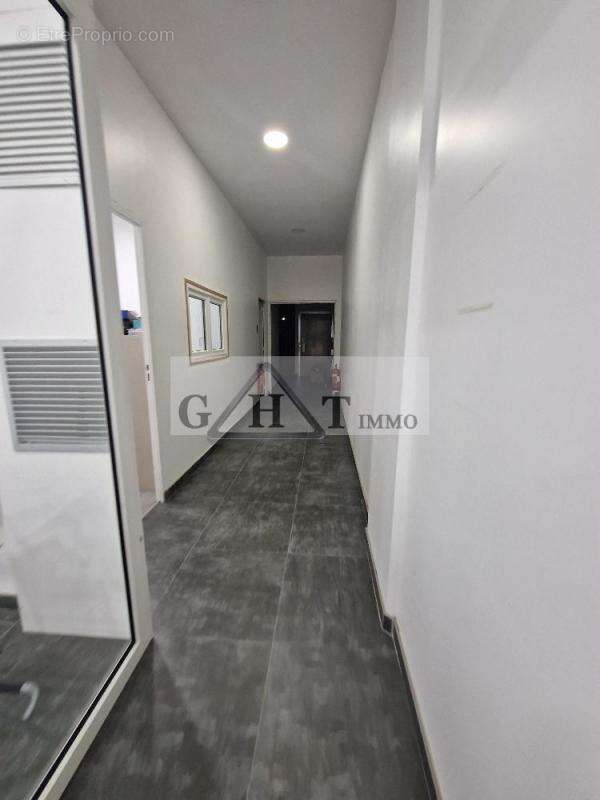 A vendre 593 m²  entrepot bureaux a tremblay en france - photo 2