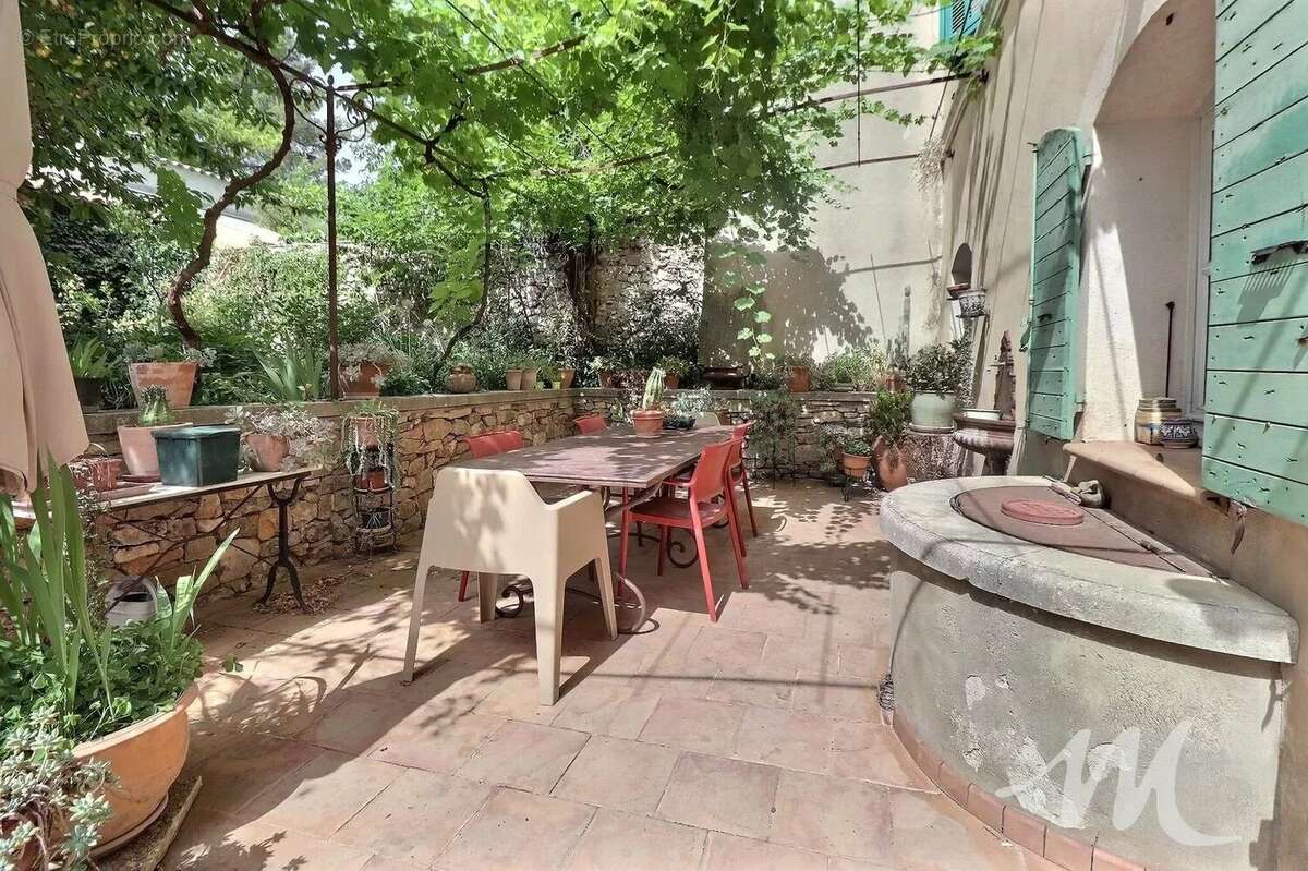 A VENDRE SAINT-MAXIMIN-LA-SAINTE-BAUME 83470 Maison de Maître avec jardin et piscine - photo 16