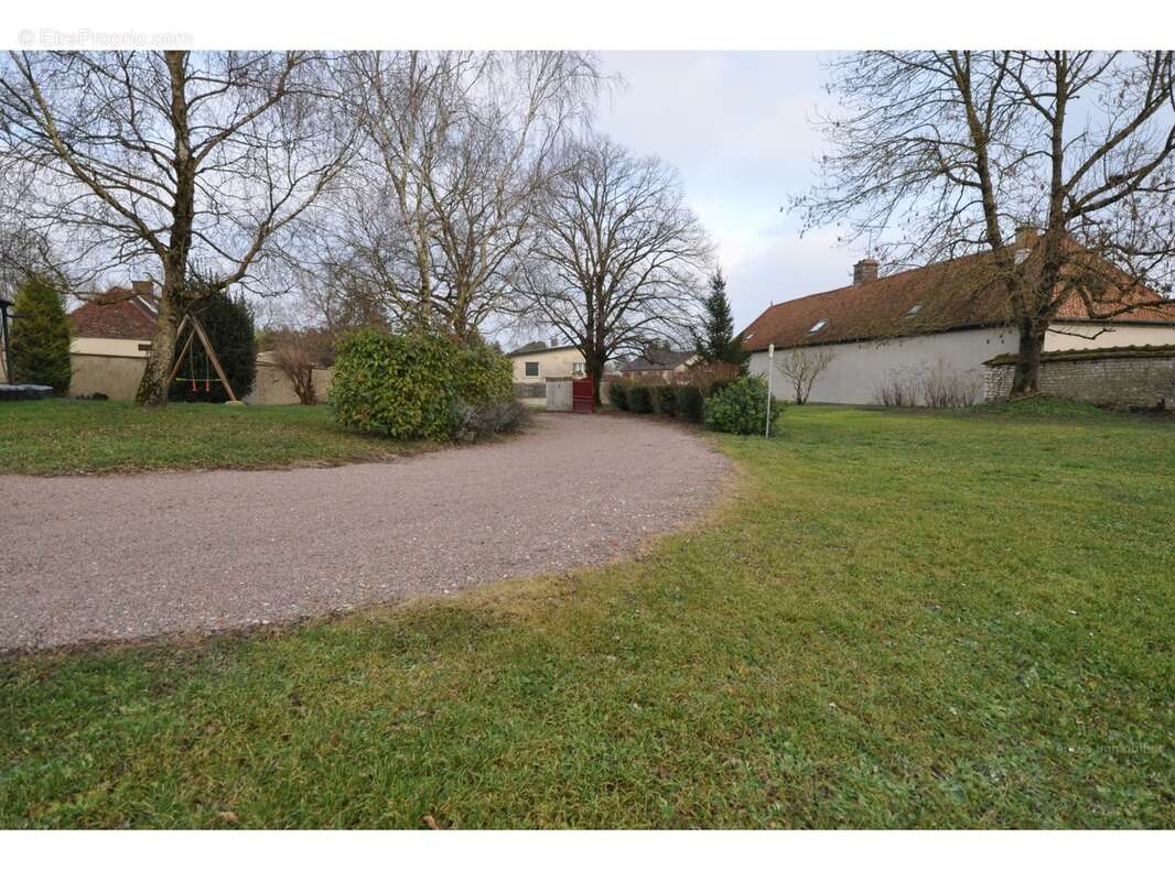 Maison à LE PAVILLON-SAINTE-JULIE