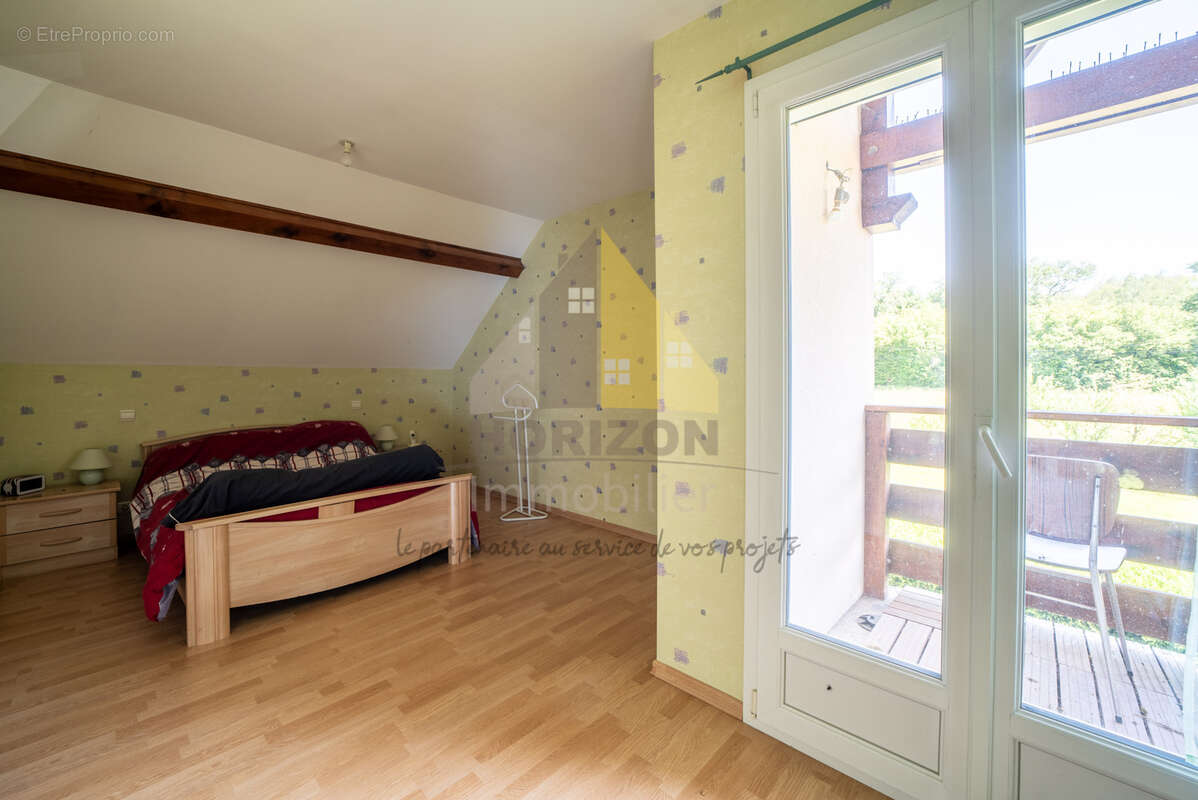 Maison à COMMENAILLES