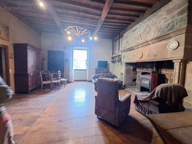 Maison à LAVAL-DE-CERE