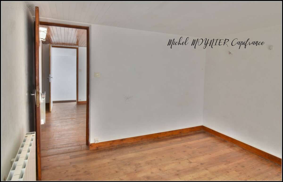 L’Argentière-la-Bessée centre : maison 5 pièces avec cave, combles et jardinet - photo 2