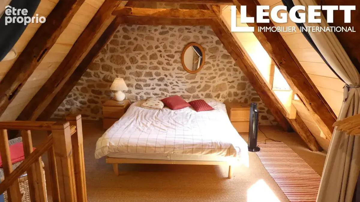 Rare! 2 maisons de caractère à rafraichir avec grange et dépendance sur 13ha. Piscine, vue somptueuse, calme! - photo 6