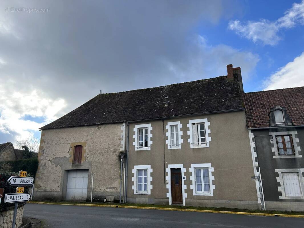 Maison à LIGNAC