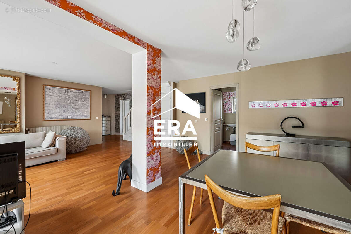 Appartement à PARIS-8E