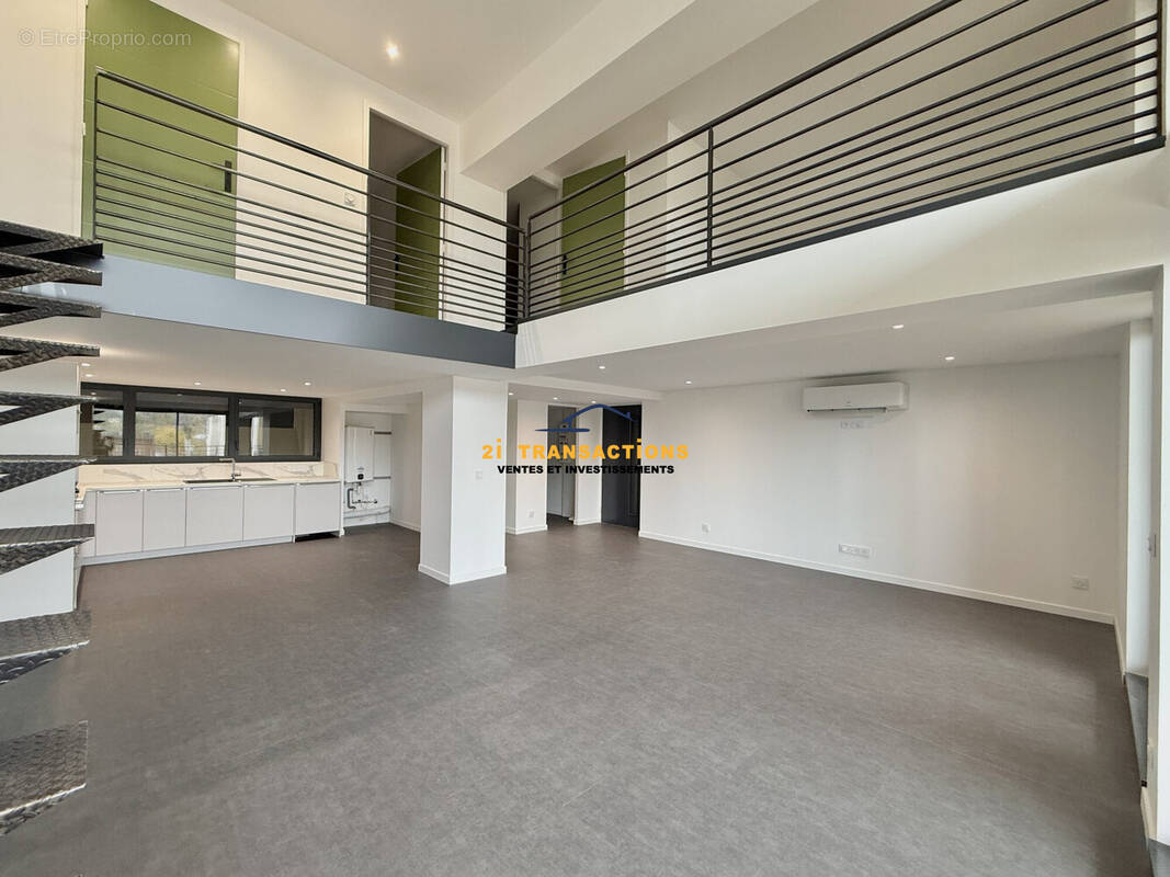 Appartement à LA TOUR-EN-JAREZ