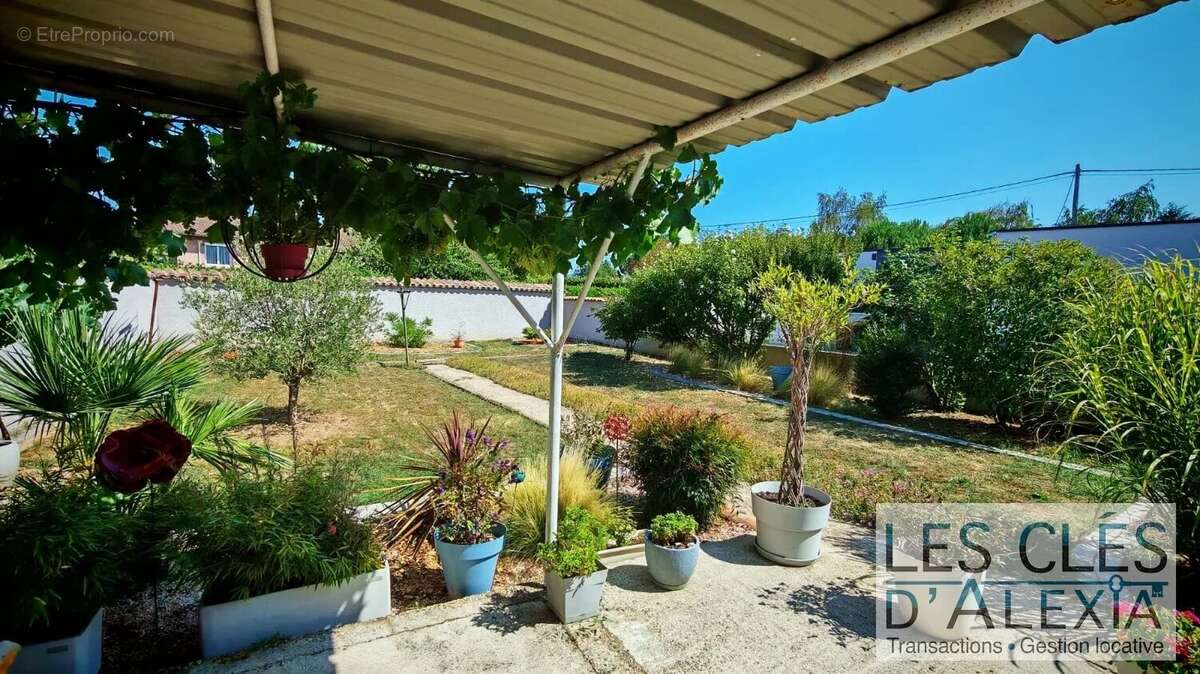 Maison-Dependances-Terrain-Garage - photo 10