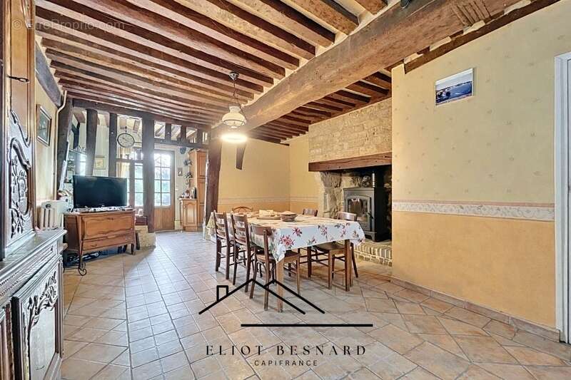 En exclusivité - Maison à colombages du XVIIᵉ siècle avec dépendances et 5 hectares – Grandchamp-le-Château - photo 5