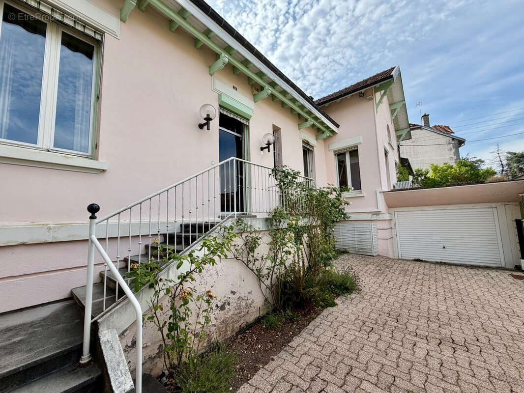 Vente jolie villa sur terrain de 602 m2 avec petite dépendance LUXEUIL LES BAINS - photo 2