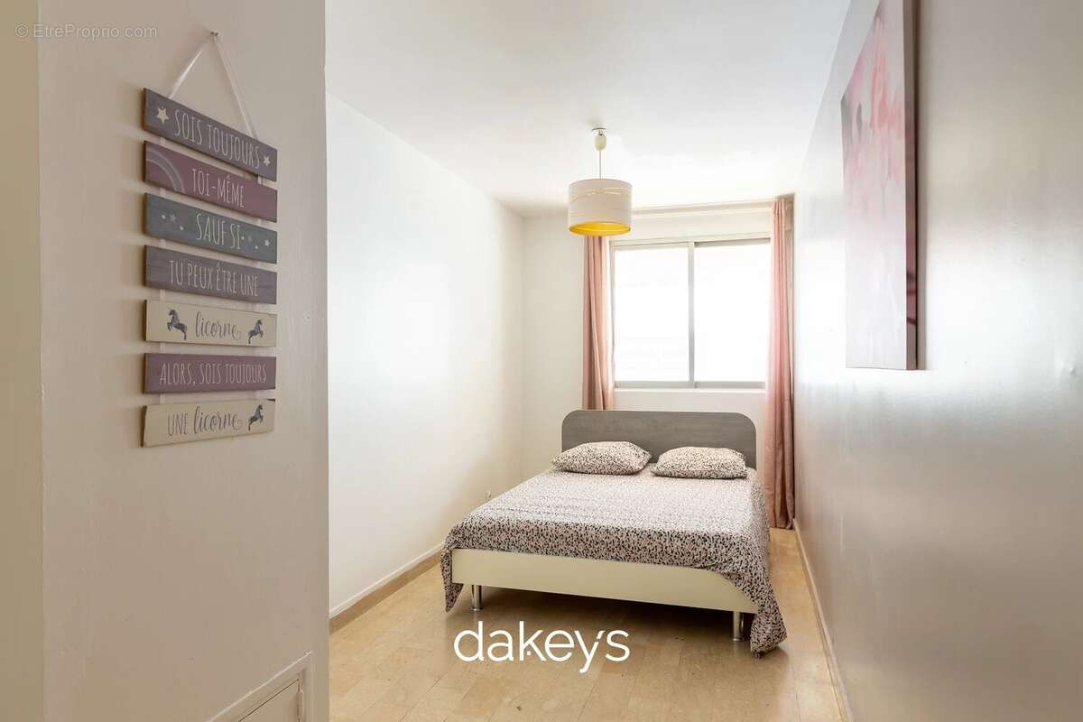 Commerce à MARSEILLE-7E