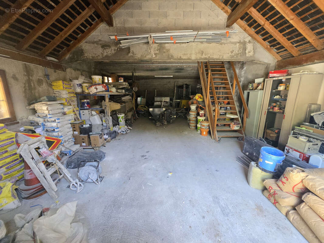 Commerce à SAINT-JEOIRE-PRIEURE