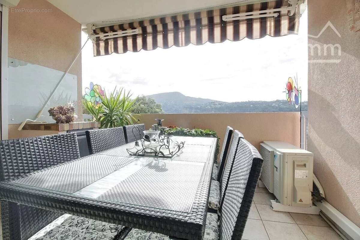 Appartement à CARROS