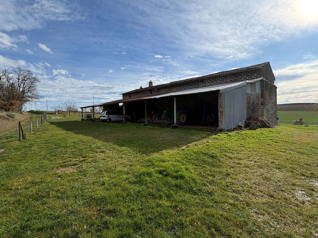 Maison à LACROISILLE