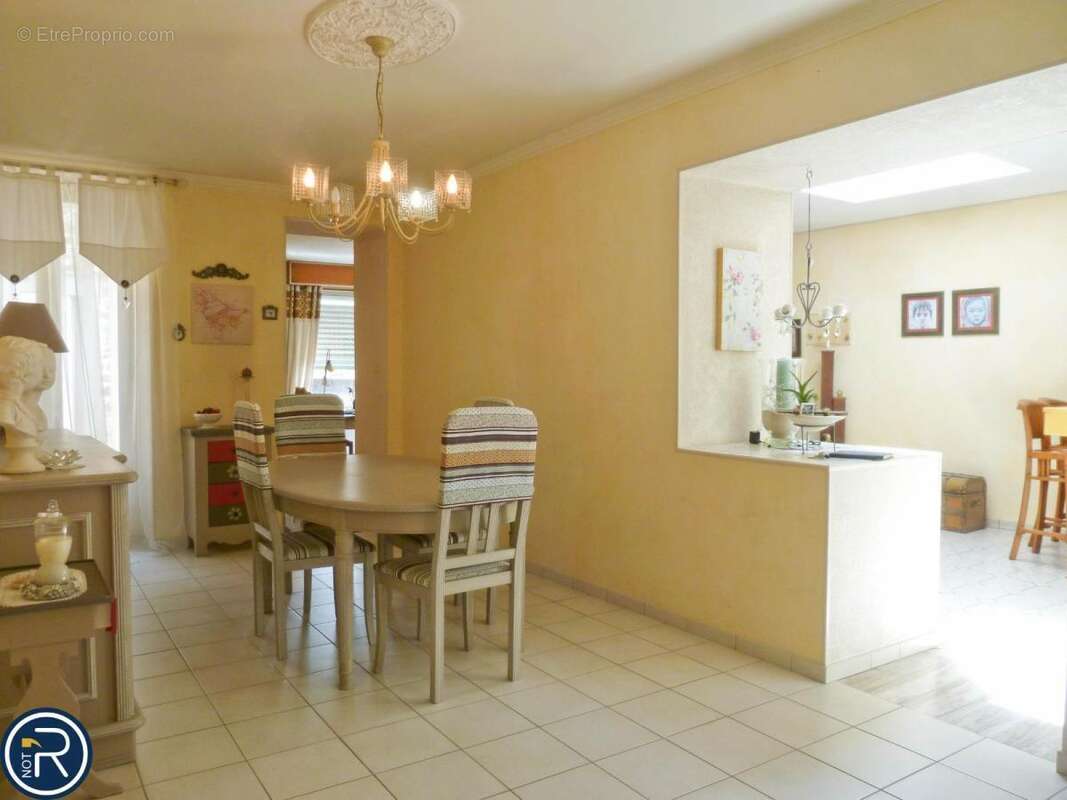 Maison 130 m² à Montsurs  - photo 4