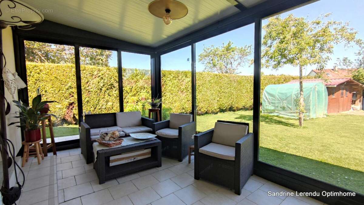 Une maison clé en main avec véranda contemporaine et possibilité de vivre de plain-pied. – 2 garages – Terrain 807 m² – Saint-Ou - photo 13