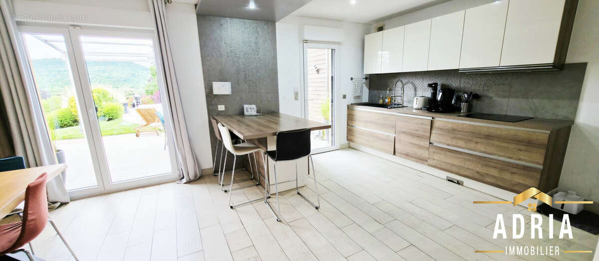 Maison 229 m² à Jouy-Aux-Arches  - photo 5