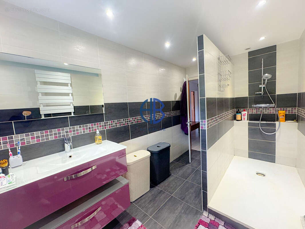 Superbe maison 8 pièces climatisée avec piscine, salon d'été climatisé et dépendances - photo 16