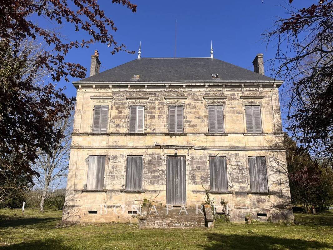 Maison à COUQUEQUES
