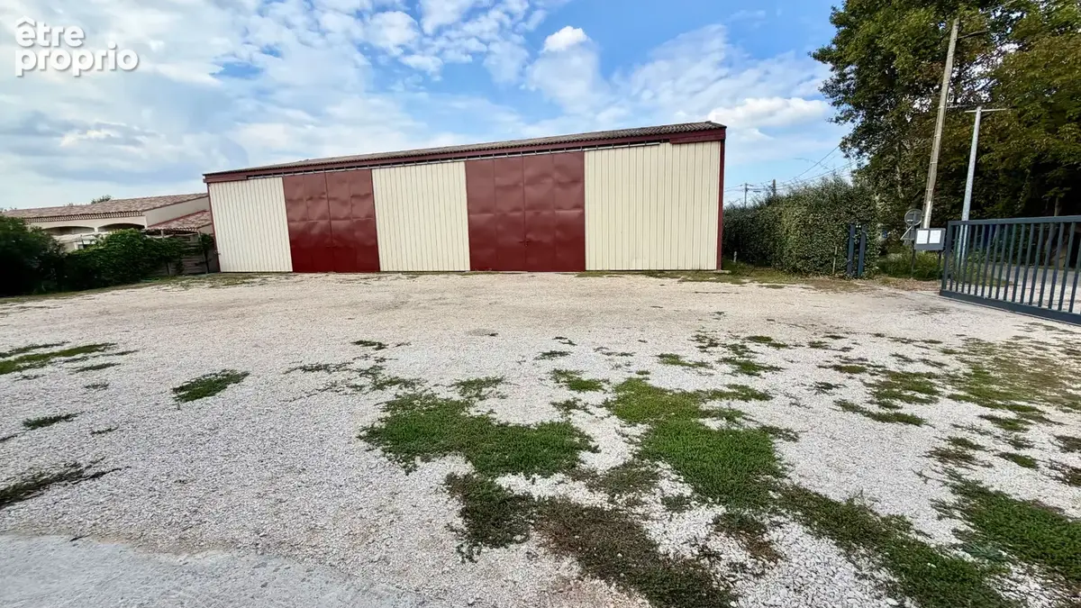 Hangar de 330 m²  avec dependances  de 120 m² sur 32 000 m² de terrain agricole. - photo 9