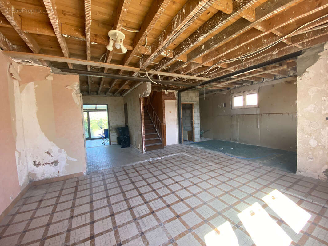 Maison à FEUQUIERES-EN-VIMEU