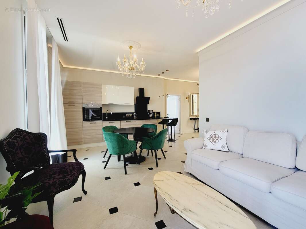 Appartement à ROQUEBRUNE-CAP-MARTIN