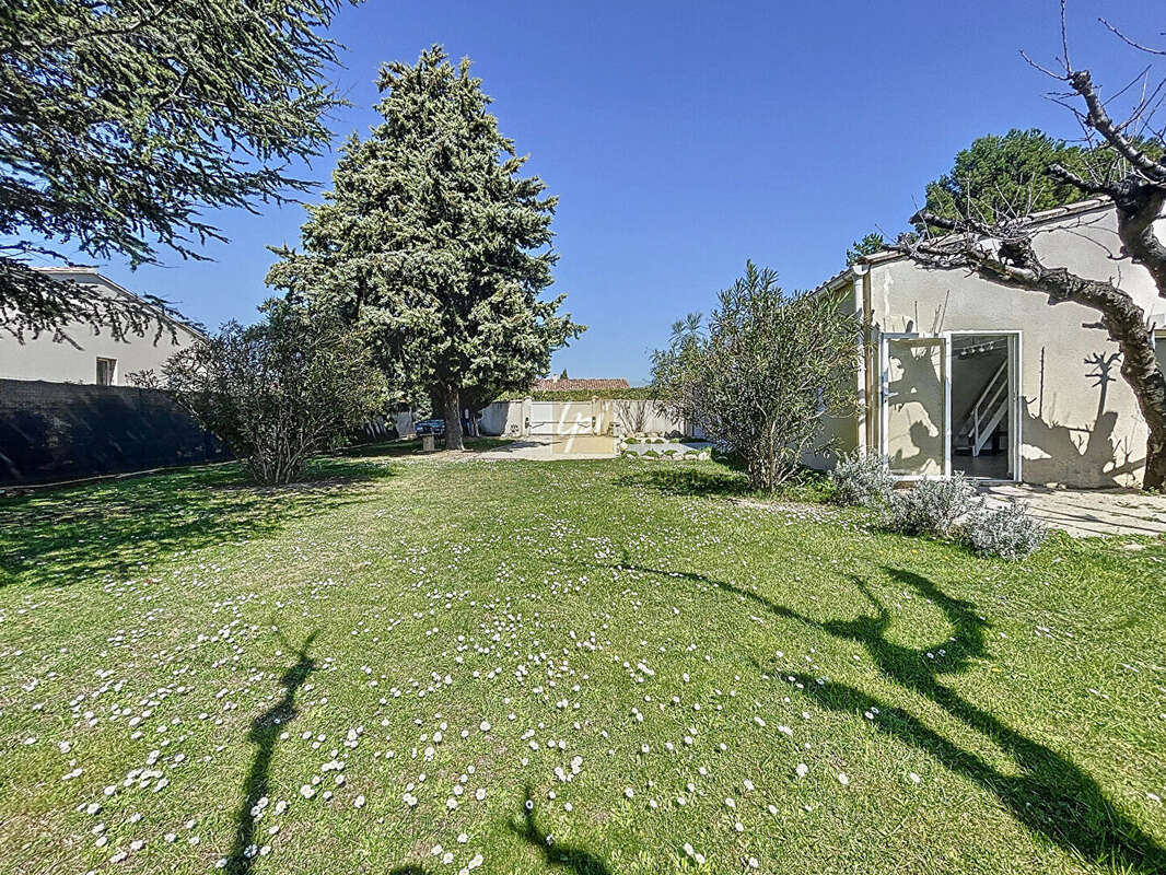 Mazan garage 90m² sur terrain constructible viabilise de 719m² - photo 3