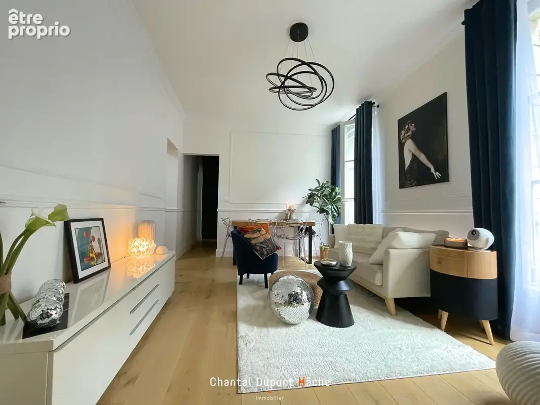 CHARTRES COEUR DE VILLE - Très bel appartement entièrement rénové dans un immeuble ancien - photo 2