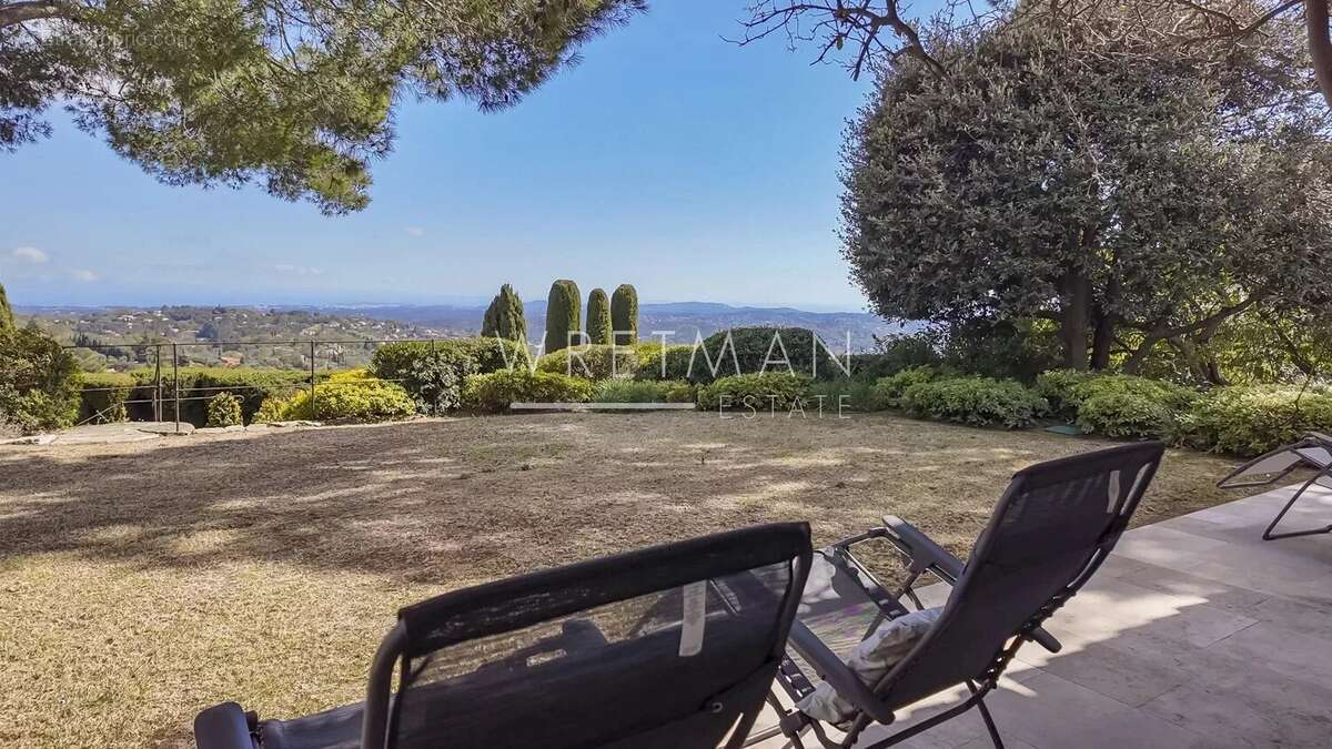Maison à CHATEAUNEUF-GRASSE
