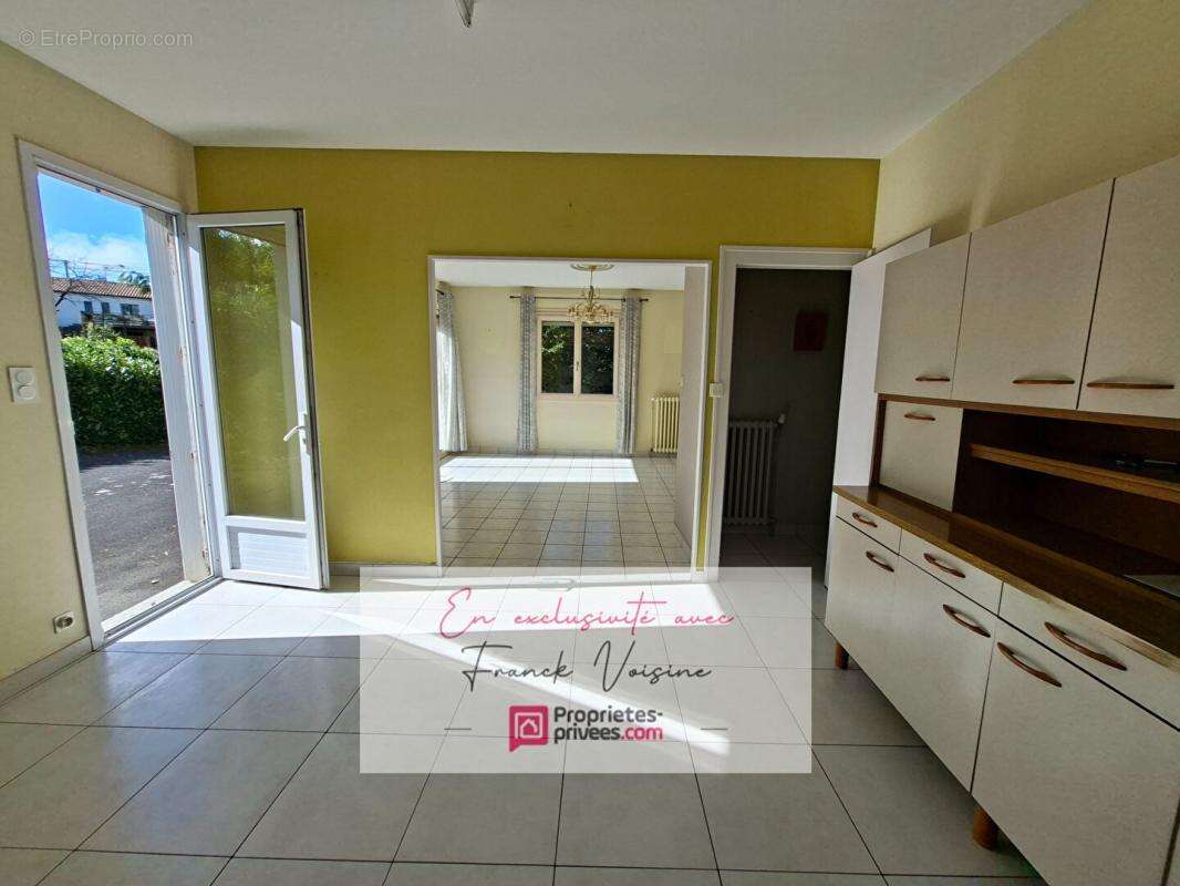 Maison à SAINT-MICHEL-MONT-MERCURE