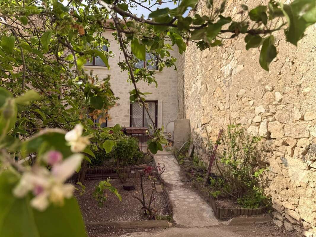 Maison à ROQUEFORT-DES-CORBIERES