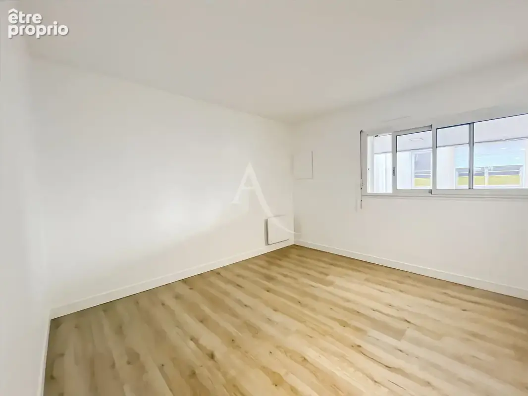 Appartement atypique de 86 m² avec terrasse plein sud en centre-ville de Challans - photo 5