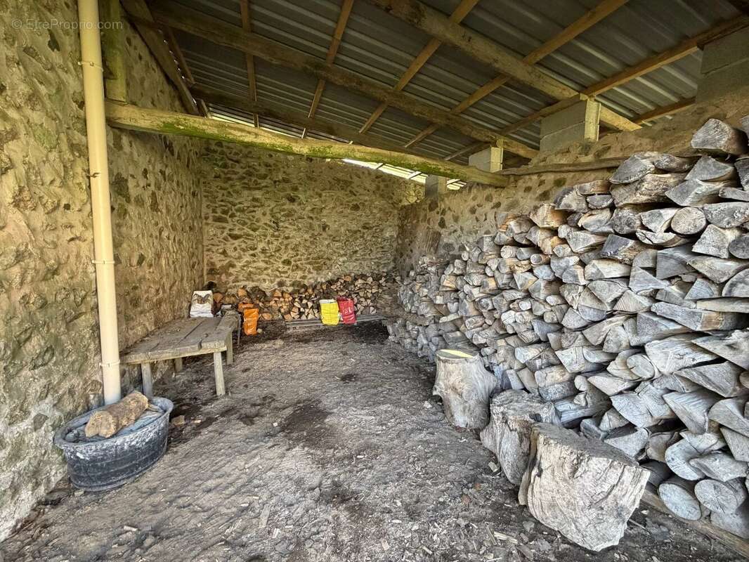 Maison à MONTSAUCHE-LES-SETTONS