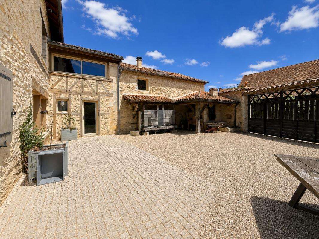 Maison à SAVIGNAC-LES-EGLISES
