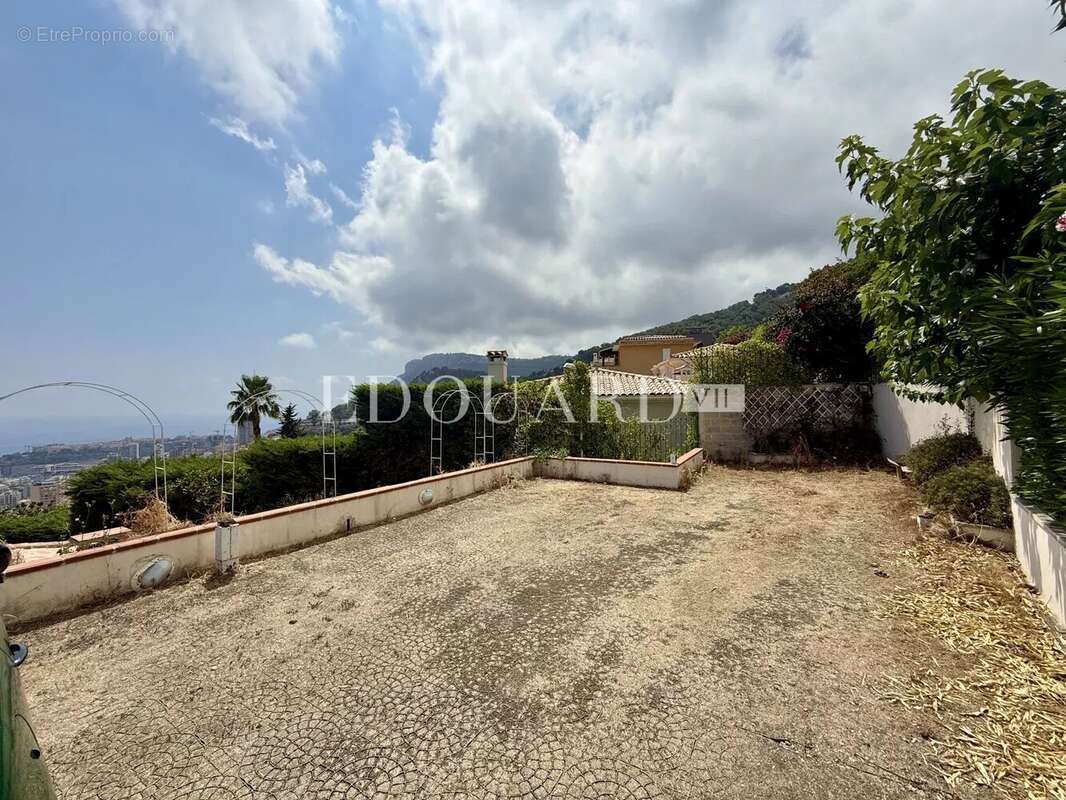 Dans un domaine privé et sécurisé, à vendre villa de prestige avec vue panoramique sur la Principauté de Monaco - photo 37