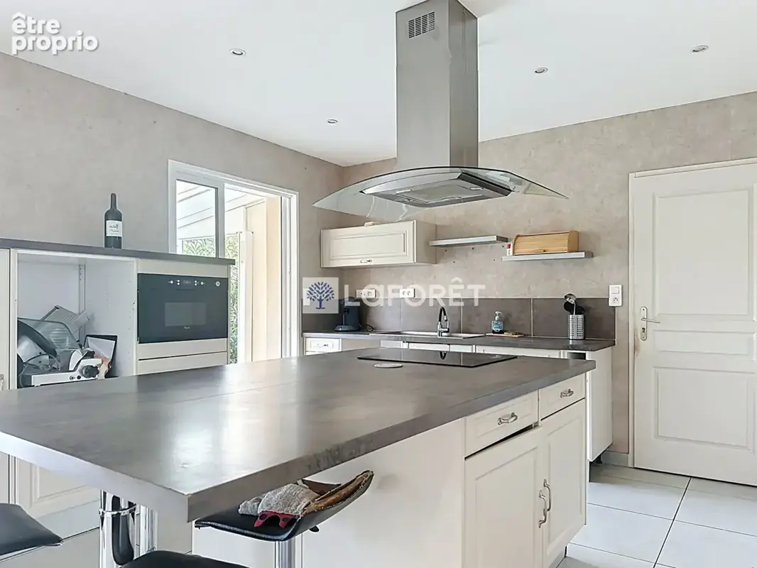 Élégante maison de plain-pied avec piscine chauuffée - photo 10