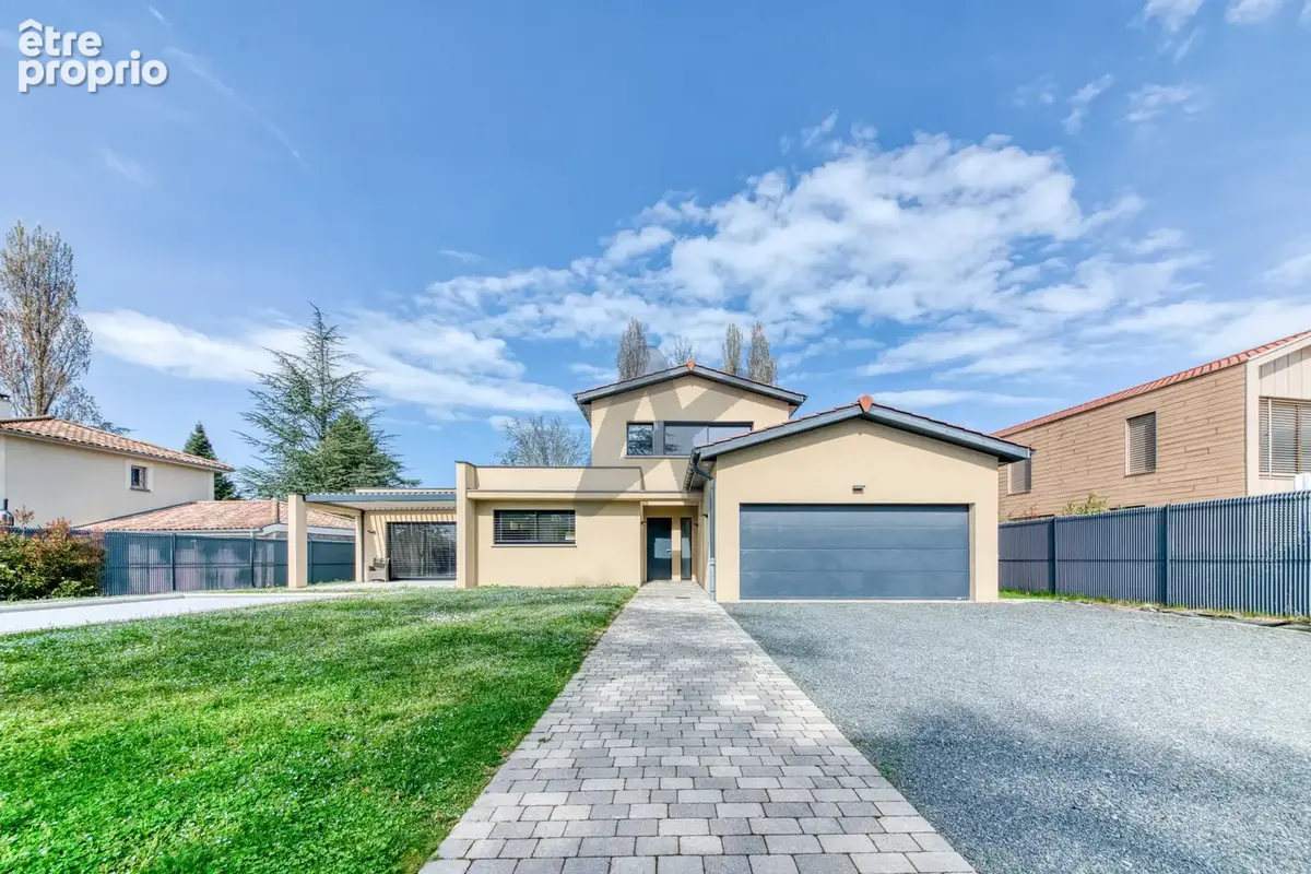 Ecully - Les Serres: Une maison contemporaine de 189m2, 5 chambres, terrasse, jardin, piscine et garage. - photo 17
