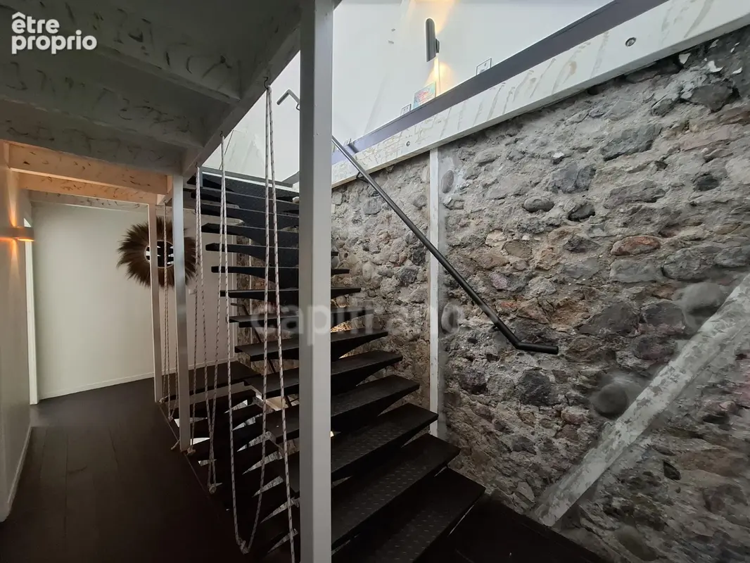 A vendre - Maison de Bourg Atypique et Rénovée – Vue Mer et Montagne – Saint-Pierre (972) - photo 10