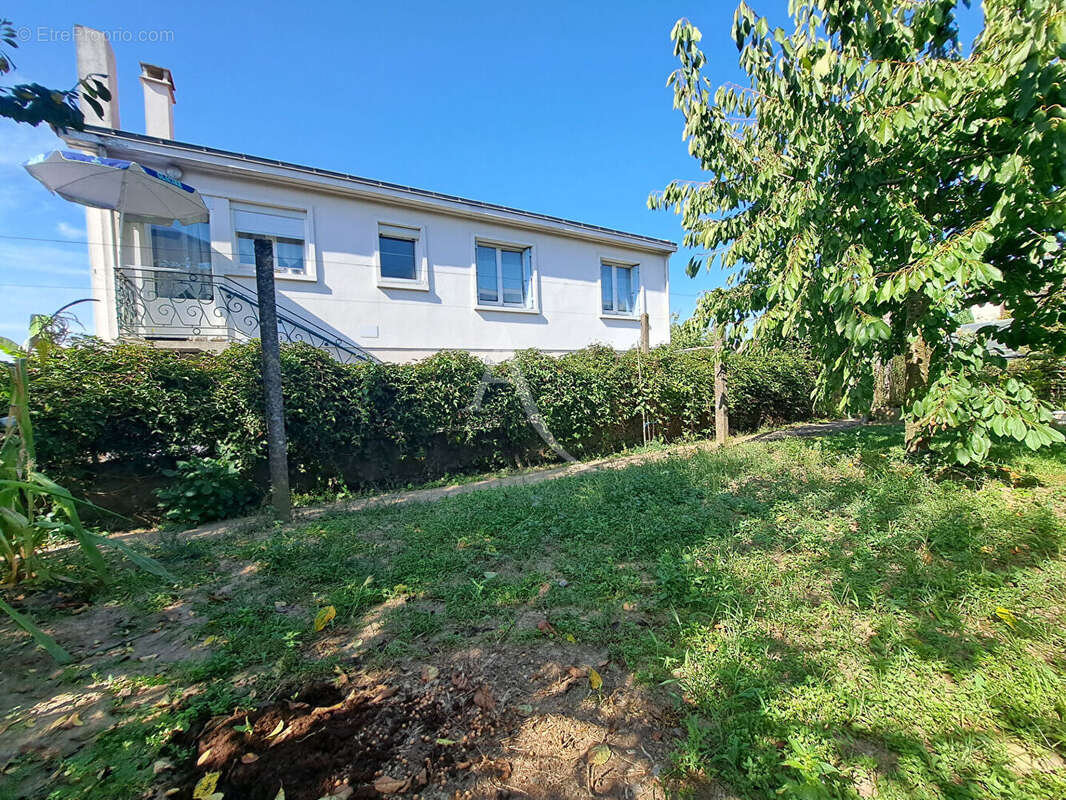 Maison à LES HERBIERS