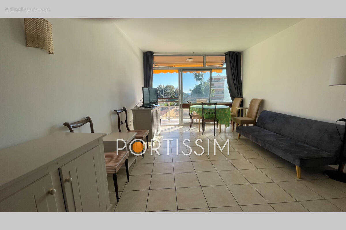 Appartement à SAINT-LAURENT-DU-VAR