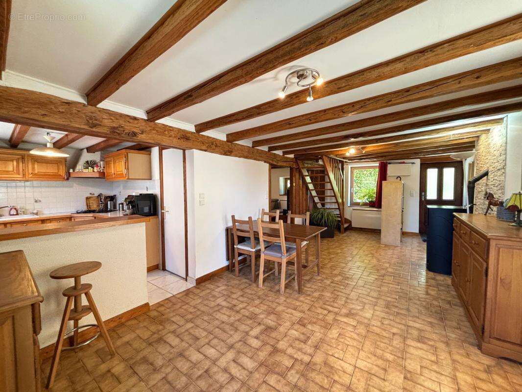 Maison à ENTRE-DEUX-GUIERS